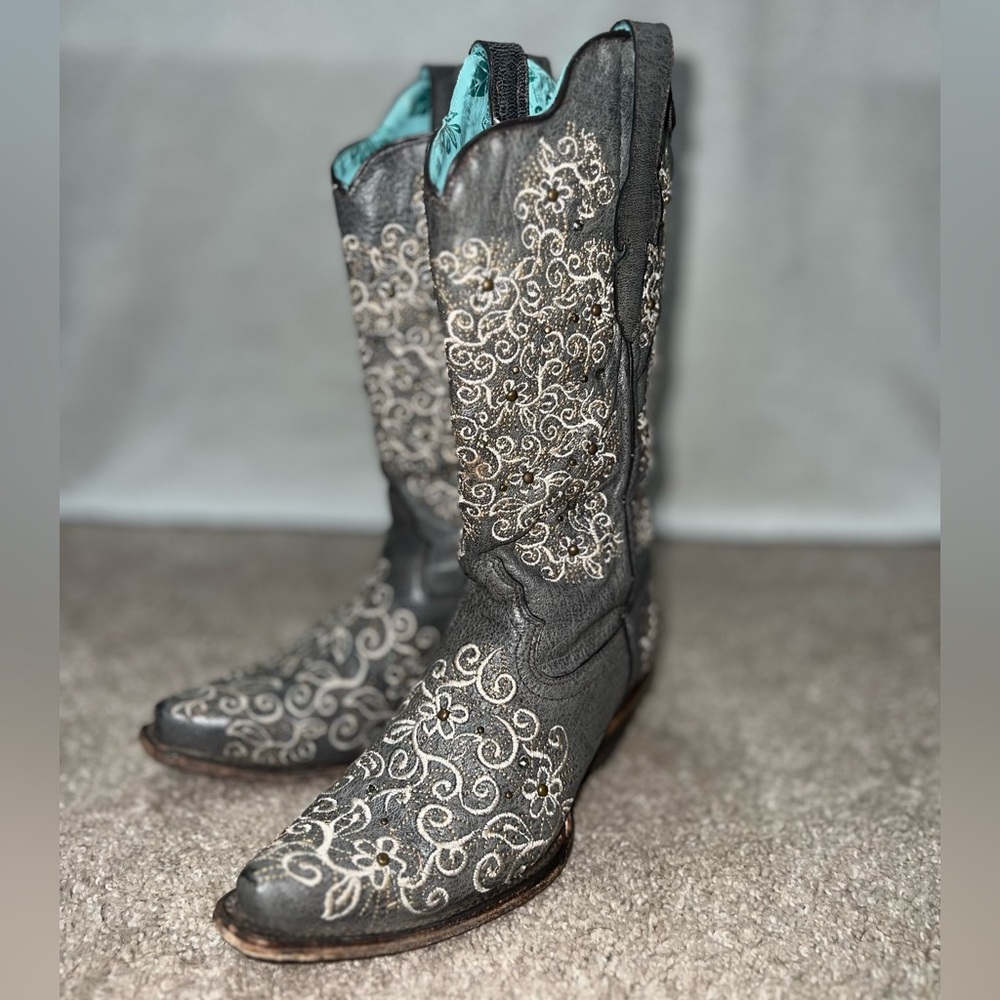 Ariat Corral Women’s Genuine Leather Cowboy Boots rhinestone embroidered details